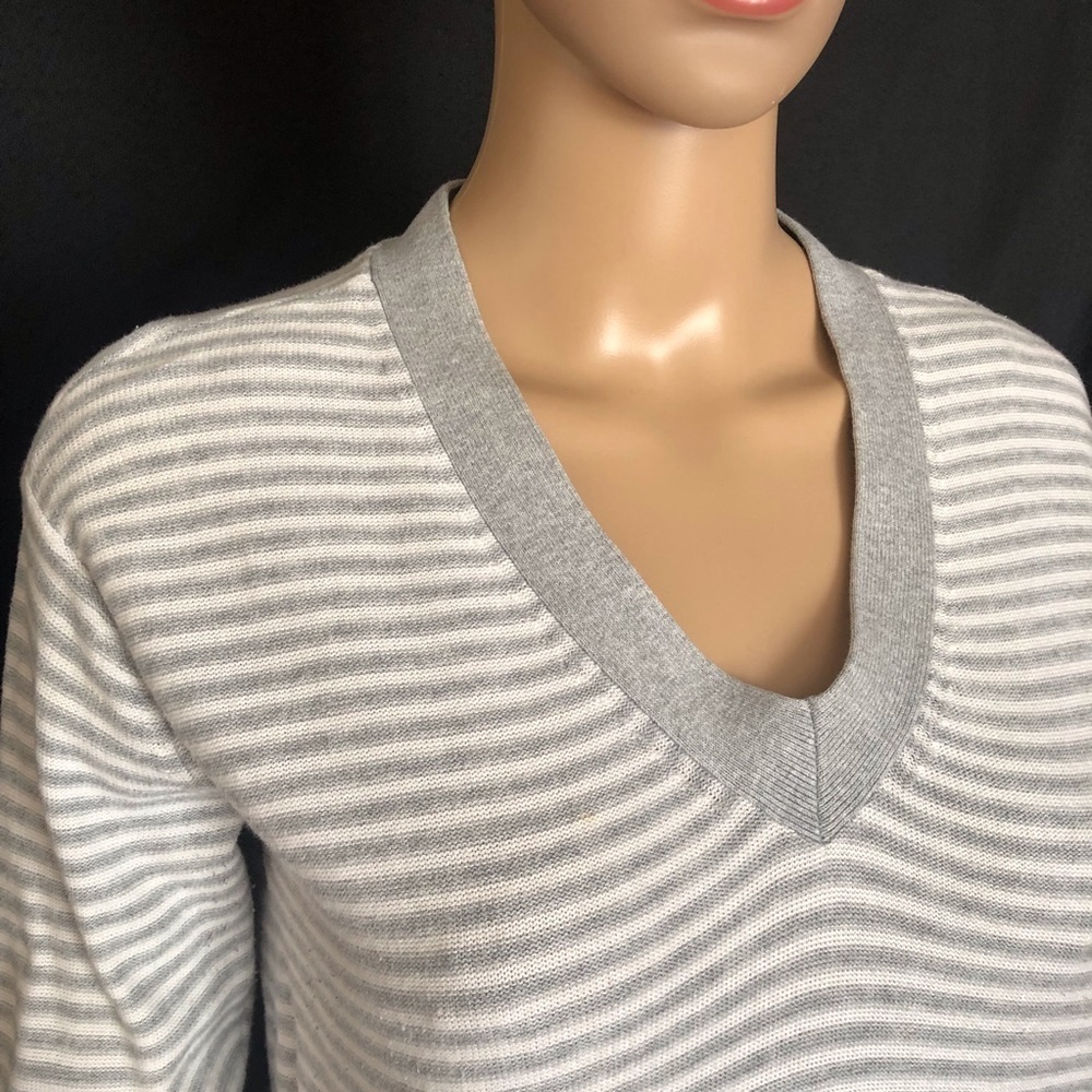 Tommy Hilfiger Striped V-Neck Sweater Grey Size S